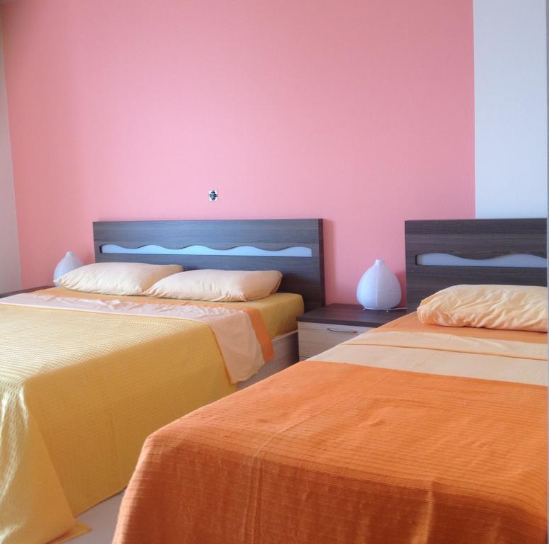 هيماري Riviera Rooms الغرفة الصورة