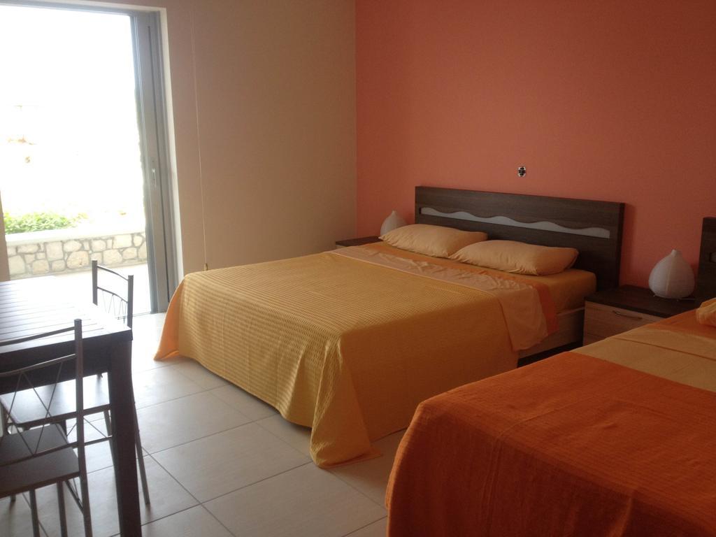 هيماري Riviera Rooms الغرفة الصورة